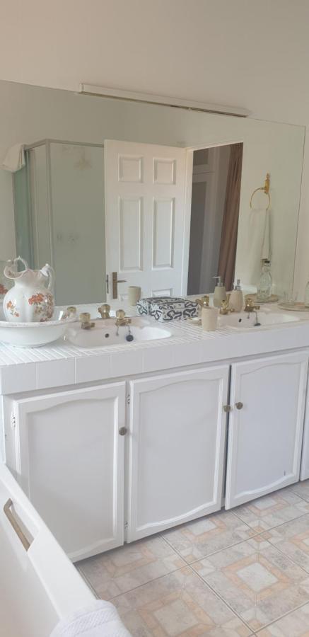 18 Pioneer Kloof Bed and Breakfast Buitenkant foto